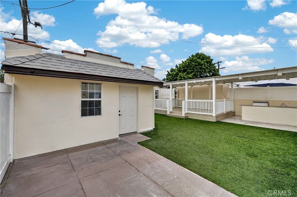 Image 33 of property listing at 1428 W 91st Street, Los Angeles, CA 90047