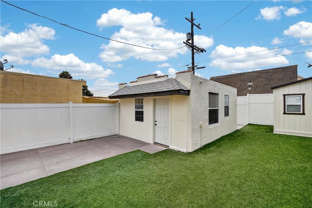 Image 35 of property listing at 1428 W 91st Street, Los Angeles, CA 90047