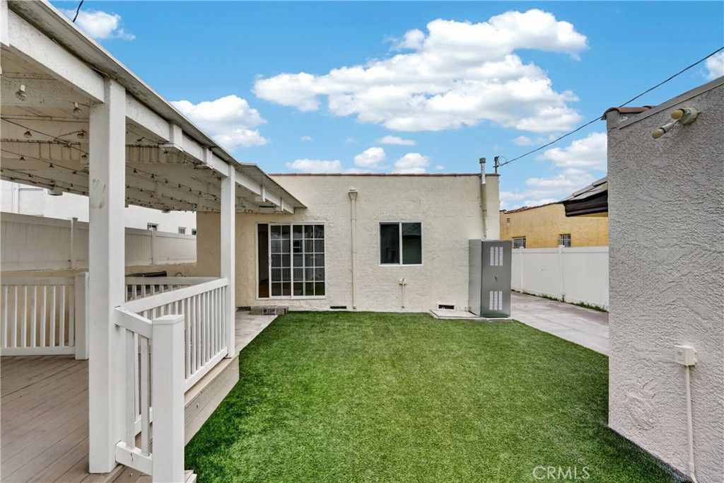 Image 36 of property listing at 1428 W 91st Street, Los Angeles, CA 90047