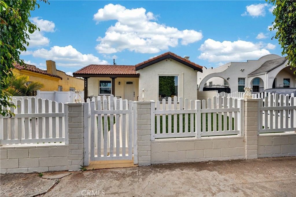 Image 4 of property listing at 1428 W 91st Street, Los Angeles, CA 90047