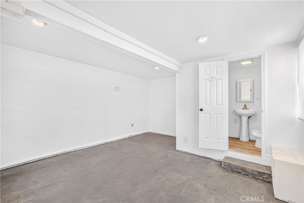 Image 41 of property listing at 1428 W 91st Street, Los Angeles, CA 90047