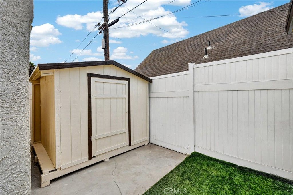 Image 44 of property listing at 1428 W 91st Street, Los Angeles, CA 90047