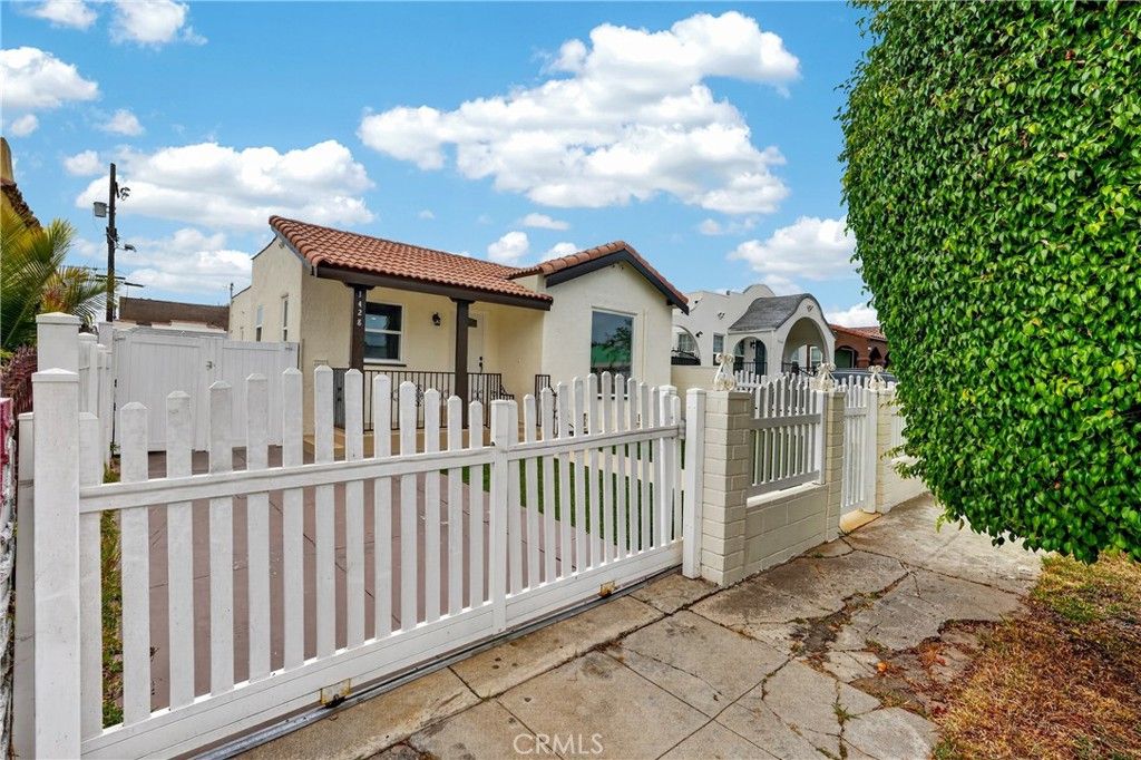 Image 48 of property listing at 1428 W 91st Street, Los Angeles, CA 90047