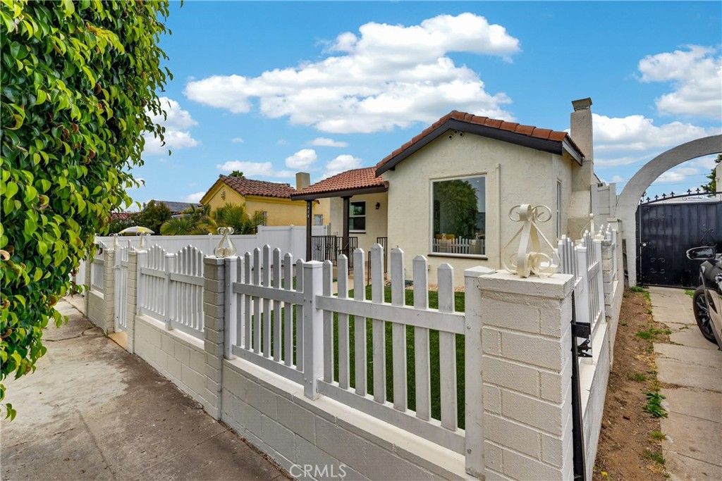 Image 49 of property listing at 1428 W 91st Street, Los Angeles, CA 90047