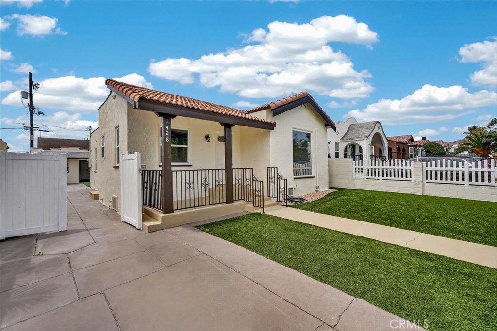 Image 5 of property listing at 1428 W 91st Street, Los Angeles, CA 90047