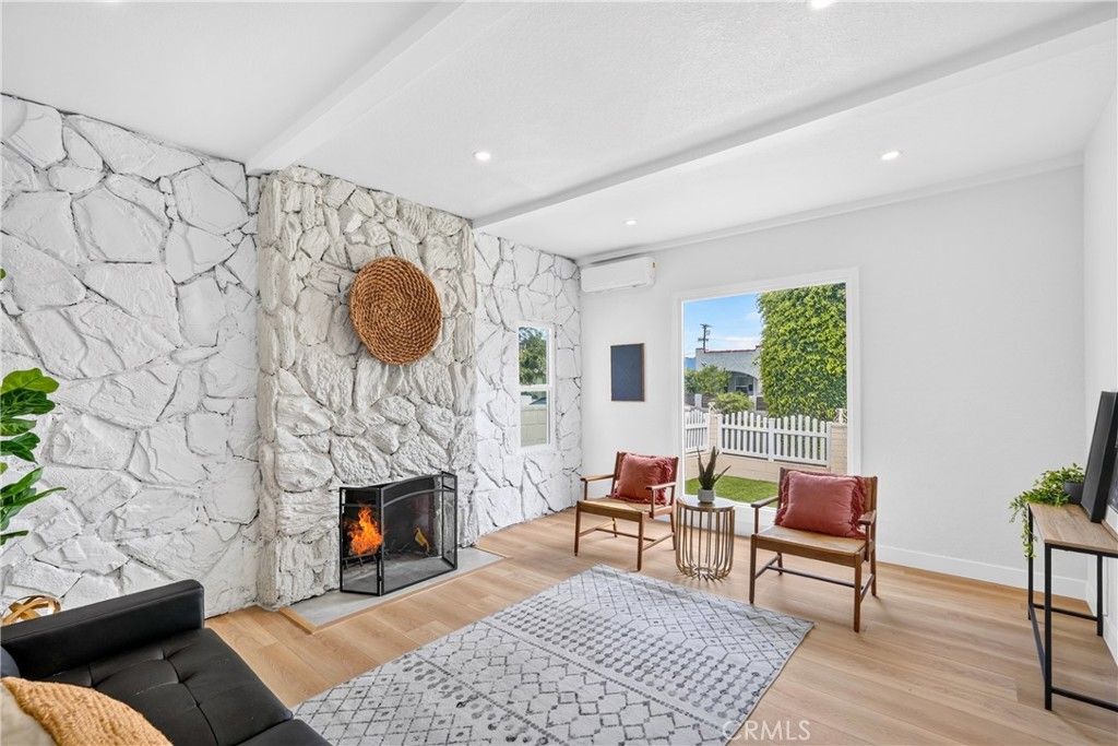 Image 7 of property listing at 1428 W 91st Street, Los Angeles, CA 90047