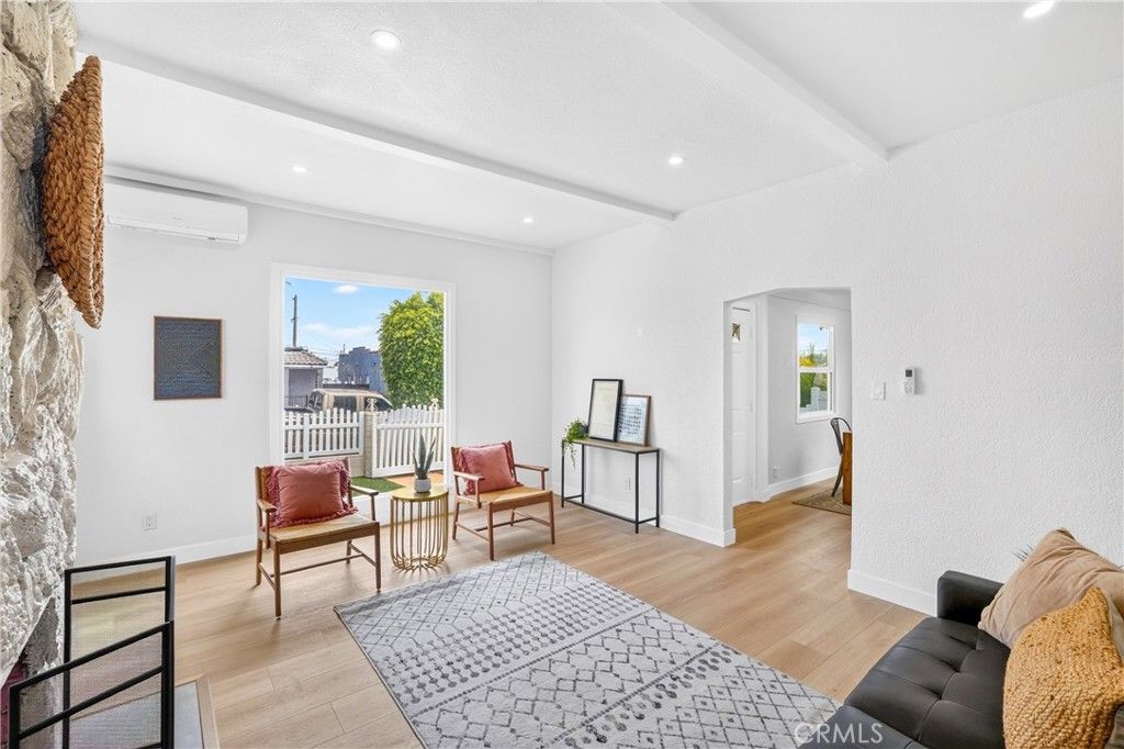 Image 8 of property listing at 1428 W 91st Street, Los Angeles, CA 90047