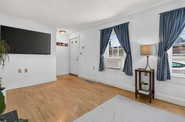 4 Rowells Ct C, Amesbury, MA 01913