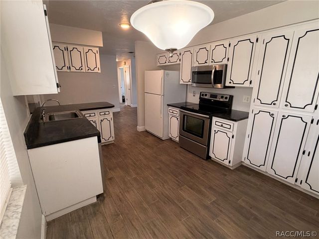 29 New Florida Avenue, Beverly Hills, FL 34465