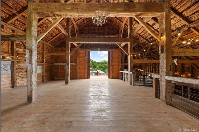 148 N Creek Road, Staatsburg, NY 12580