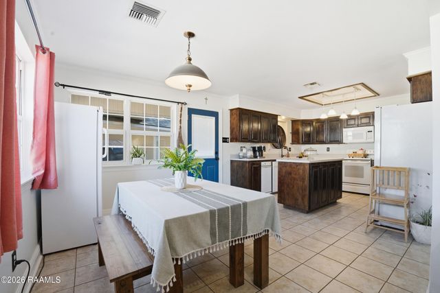 106 Twin Lakes Drive, Youngsville, LA 70592