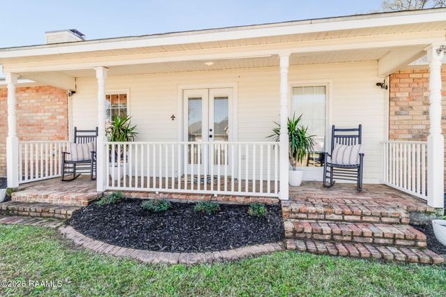 106 Twin Lakes Drive, Youngsville, LA 70592