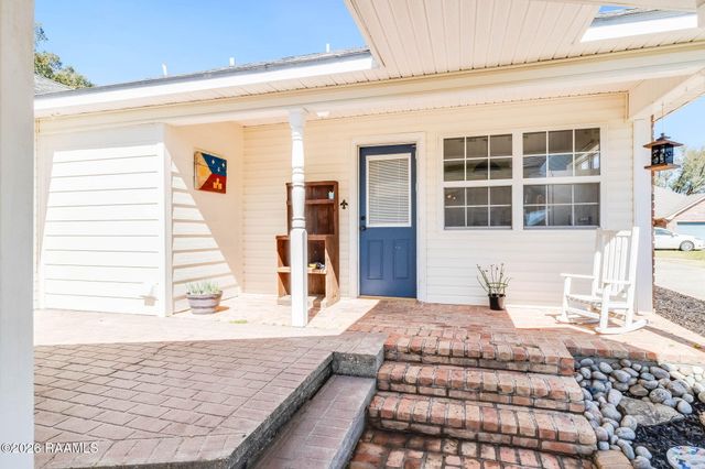 106 Twin Lakes Drive, Youngsville, LA 70592