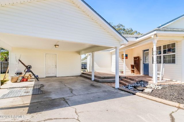 106 Twin Lakes Drive, Youngsville, LA 70592