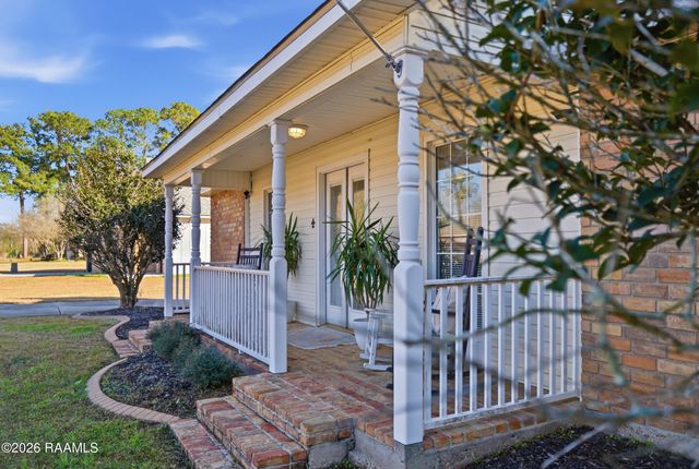 106 Twin Lakes Drive, Youngsville, LA 70592