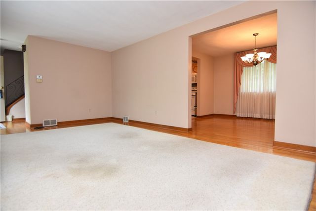 1150 Vivjon Dr, West Homestead, PA 15120