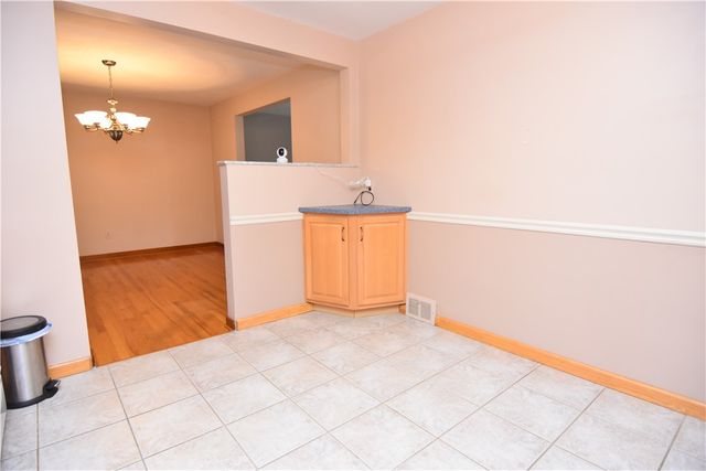 1150 Vivjon Dr, West Homestead, PA 15120