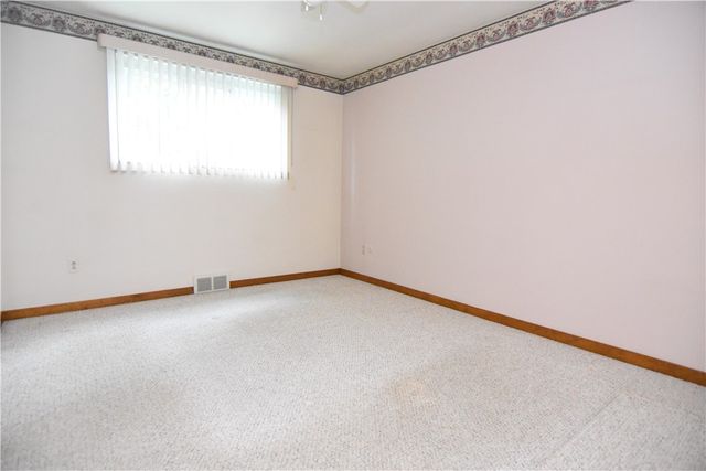 1150 Vivjon Dr, West Homestead, PA 15120