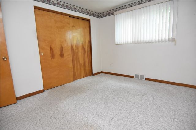 1150 Vivjon Dr, West Homestead, PA 15120