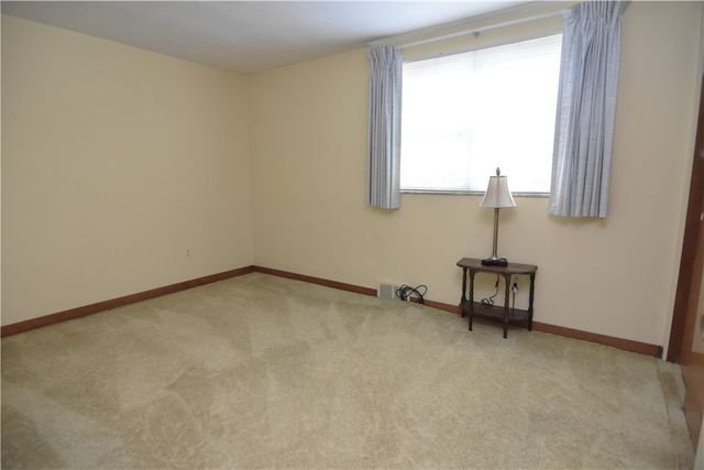 1150 Vivjon Dr, West Homestead, PA 15120