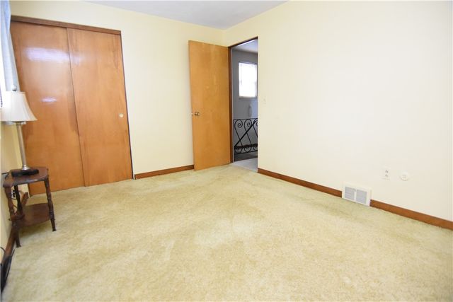 1150 Vivjon Dr, West Homestead, PA 15120