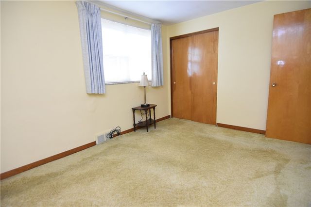 1150 Vivjon Dr, West Homestead, PA 15120