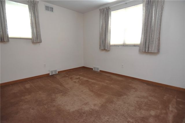 1150 Vivjon Dr, West Homestead, PA 15120