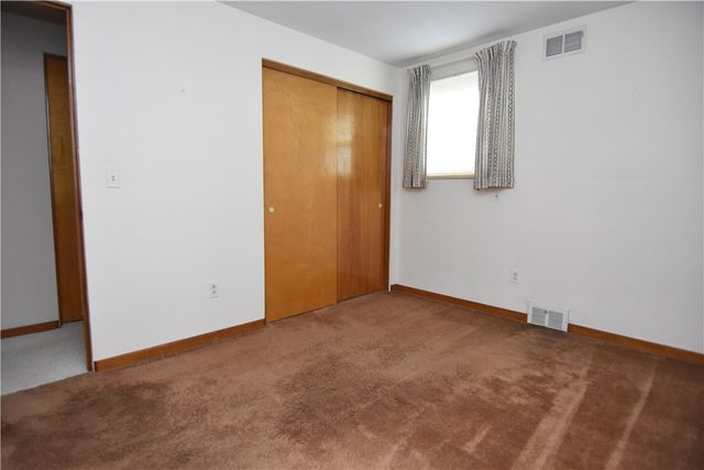 1150 Vivjon Dr, West Homestead, PA 15120
