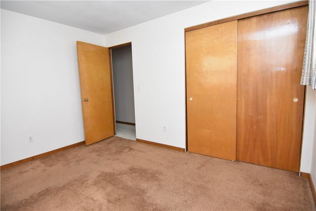 1150 Vivjon Dr, West Homestead, PA 15120