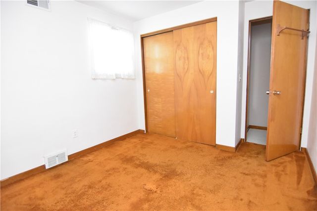 1150 Vivjon Dr, West Homestead, PA 15120