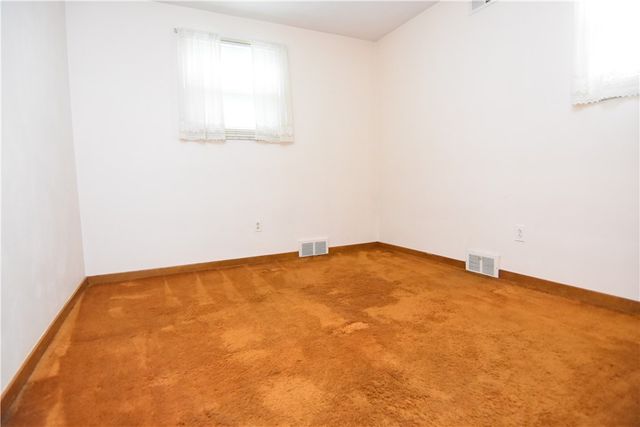 1150 Vivjon Dr, West Homestead, PA 15120