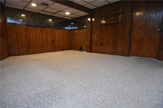 1150 Vivjon Dr, West Homestead, PA 15120
