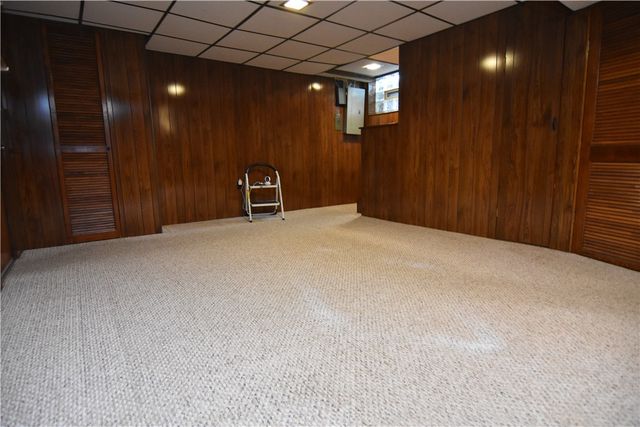 1150 Vivjon Dr, West Homestead, PA 15120