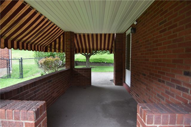 1150 Vivjon Dr, West Homestead, PA 15120