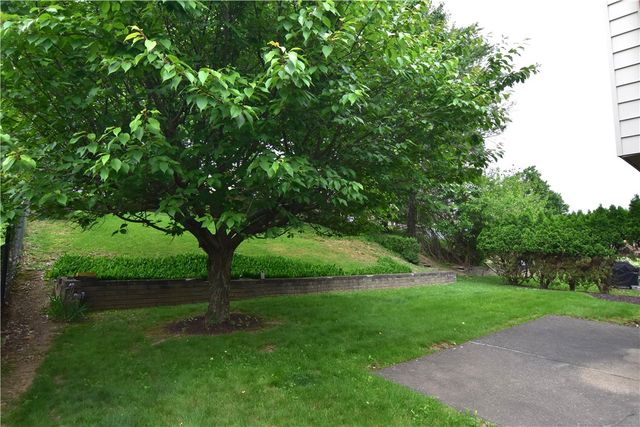 1150 Vivjon Dr, West Homestead, PA 15120
