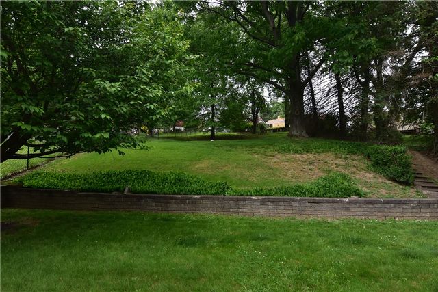 1150 Vivjon Dr, West Homestead, PA 15120