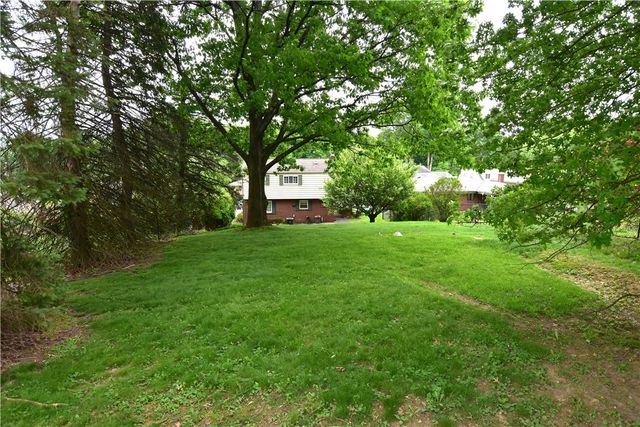 1150 Vivjon Dr, West Homestead, PA 15120