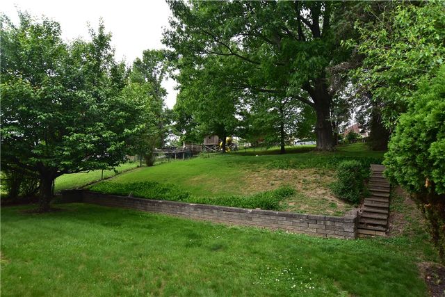 1150 Vivjon Dr, West Homestead, PA 15120