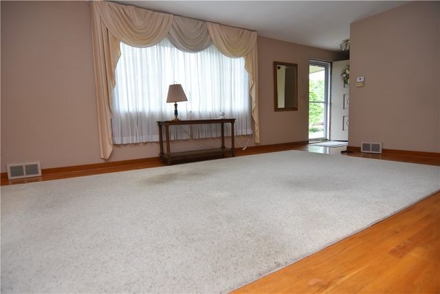 1150 Vivjon Dr, West Homestead, PA 15120