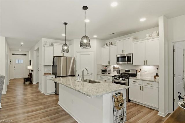 5138 Garnet Hill Drive, Clemmons, NC 27012