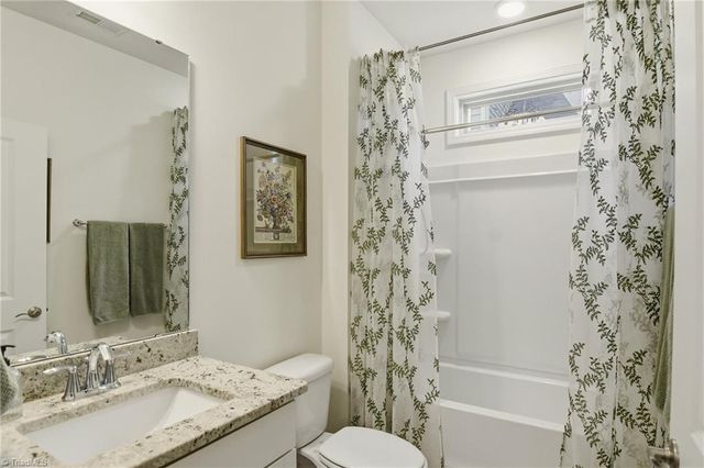 5138 Garnet Hill Drive, Clemmons, NC 27012