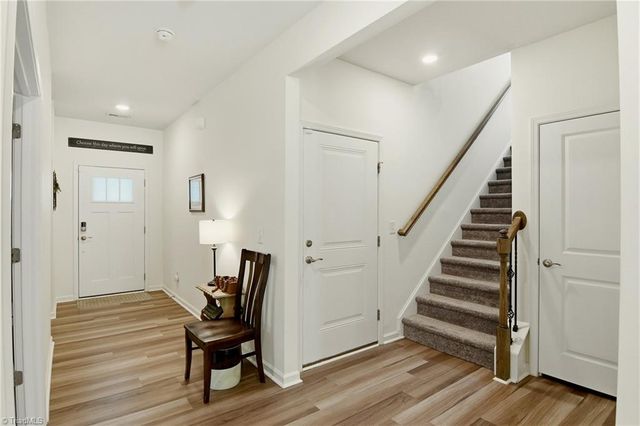 5138 Garnet Hill Drive, Clemmons, NC 27012