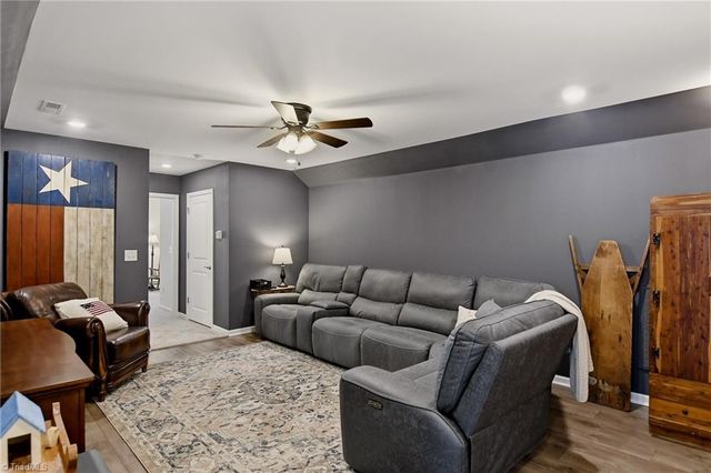 5138 Garnet Hill Drive, Clemmons, NC 27012