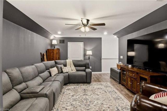 5138 Garnet Hill Drive, Clemmons, NC 27012