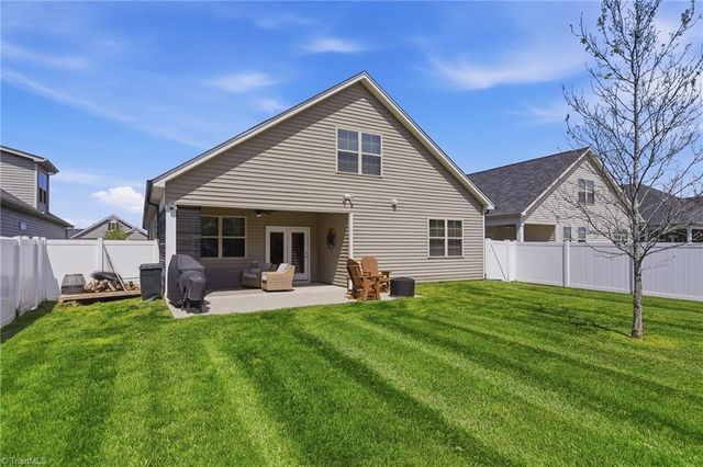 5138 Garnet Hill Drive, Clemmons, NC 27012