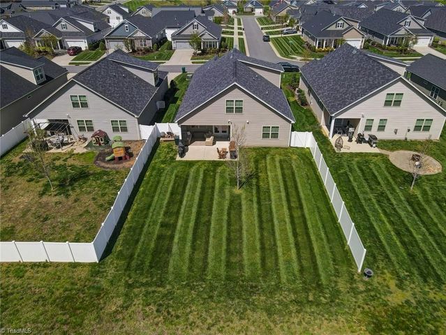 5138 Garnet Hill Drive, Clemmons, NC 27012