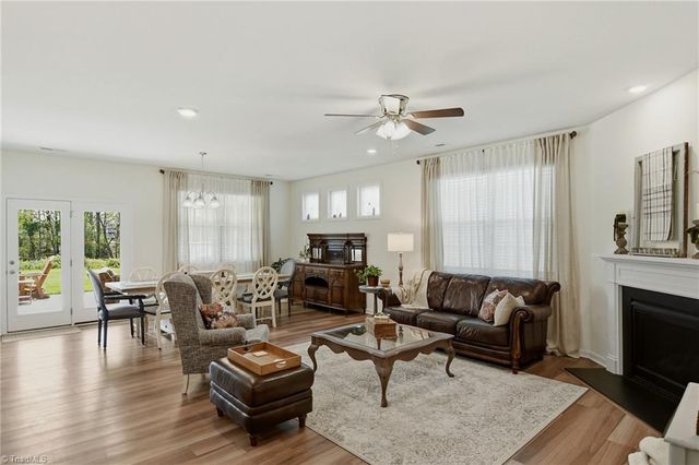 5138 Garnet Hill Drive, Clemmons, NC 27012