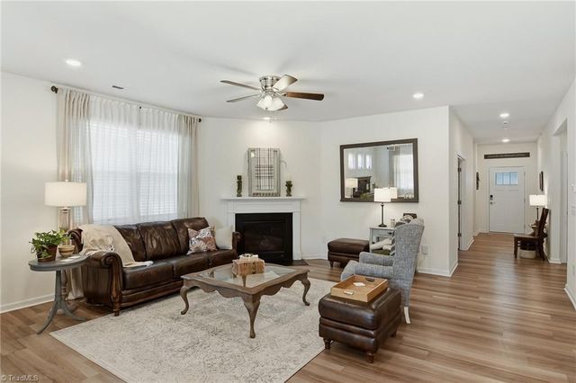 5138 Garnet Hill Drive, Clemmons, NC 27012