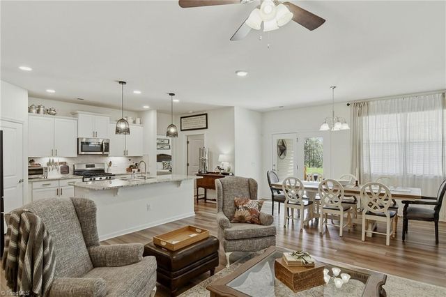 5138 Garnet Hill Drive, Clemmons, NC 27012