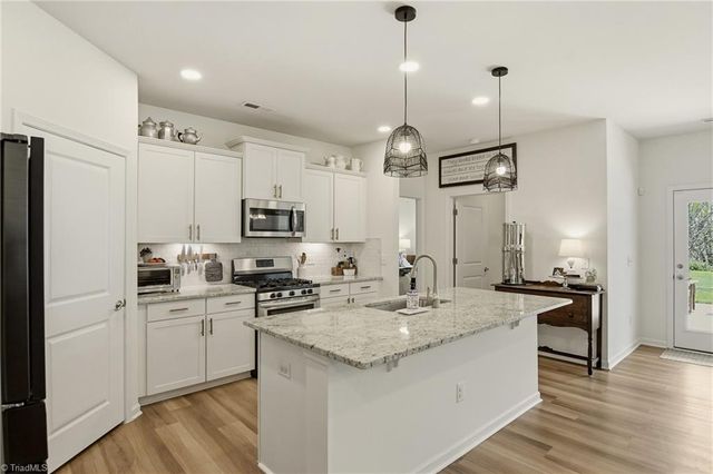 5138 Garnet Hill Drive, Clemmons, NC 27012